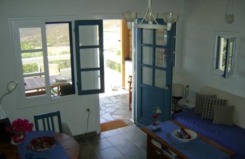 Serifos House | Chez Semiramis The Sun Touch House for 8 persons 5'min from the beach