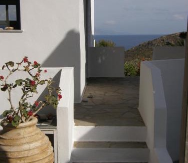 Serifos House | Chez Semiramis The Sun Touch House for 8 persons 5'min from the beach