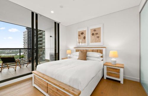 Wentworth Point Apartment | Chic 1-Bed with Pool by River Ferry & Amenities