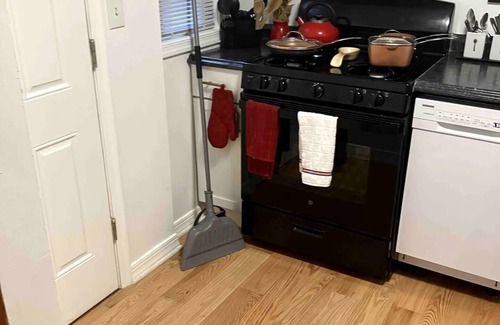 Petworth Apartment | Chic 1-Bedroom Retreat Near Rock Creek Park, Private Entrance & Spa Bath