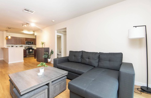 City West Apartment | Chic 2-Bed Apt in Fabulous Los Angeles with Balcony, Fitness Room and WiFi