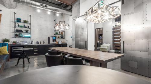 St. Petersburg - Clearwater Apartment | Chic 2BR Getaway Walk to Breweries and Art Walk