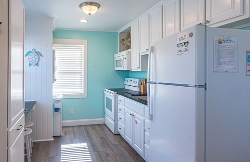 Gulf Shores Cottage | Chic 2BR Getaway with Pool & Balcony Just Steps from the Sand