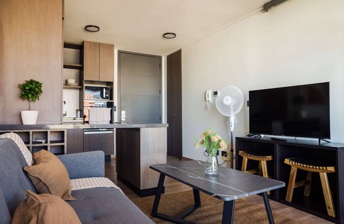 El Golf Apartment | Chic 2BR Haven in the Heart of Las Condes Oasis