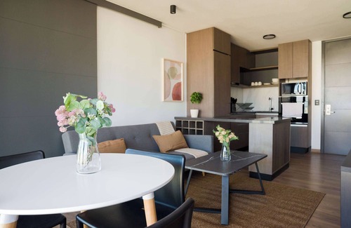 El Golf Apartment | Chic 2BR Haven in the Heart of Las Condes Oasis