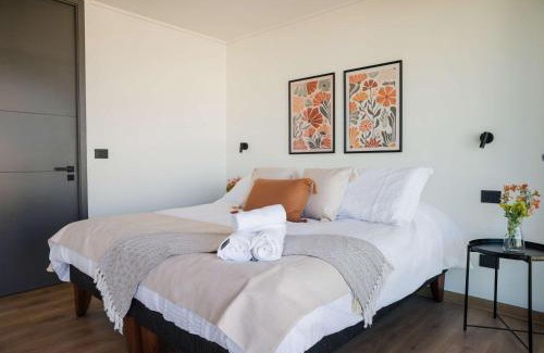 El Golf Apartment | Chic 2BR Haven in the Heart of Las Condes Oasis
