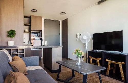 El Golf Apartment | Chic 2BR Haven in the Heart of Las Condes Oasis