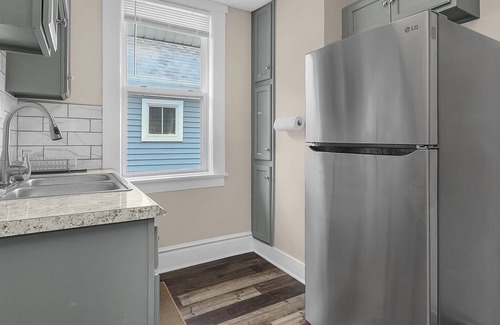 Franklin Park House | Chic❤️2BR near DT, 8 min walk to Franklin Park/Conservatory/Trolley District