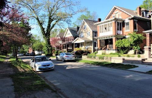 Franklin Park House | Chic 2BR near DT, 8 min walk to Park&Conservatory