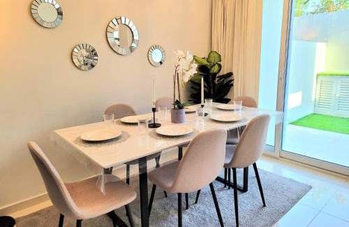 Dubai Villa | Chic 3br Villa Victoria, Kids Fun, Waterpark! Safe