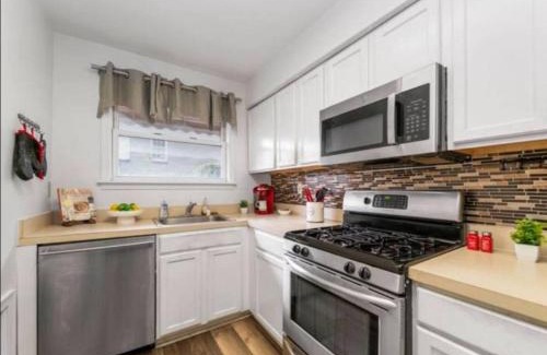 Little Italy House | Chic 5 Bd Home In Little Italy