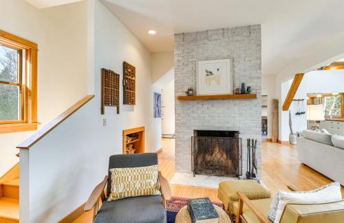 South Addison House | Chic Addison Home with Fire Pit on 8 Private Acres!