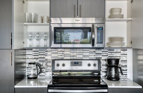 Northeast Bellevue Apartment | Chic Bellevue Studio w/Gym & W/D, by Blueground