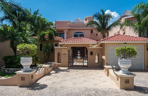 Puerto Aventuras Villa | Chic, casual luxury, private, spacious, ideal location minutes walk to the beach