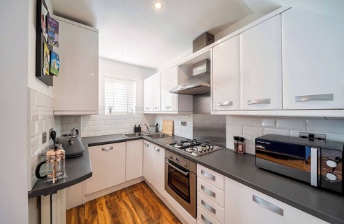 Beverley Ski Chalet | Chic Central House with Garden & Free Parking