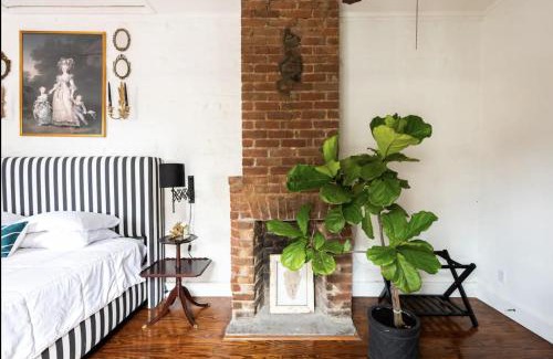 Faubourg Marigny Apartment | Chic Cottage near the Lower French Quarter