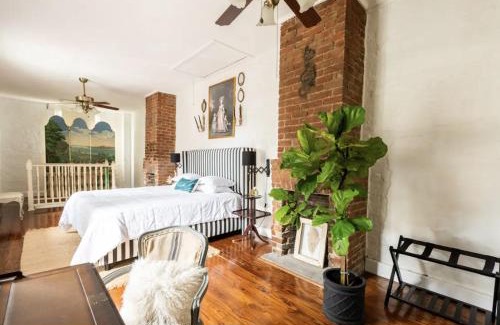 Faubourg Marigny Apartment | Chic Cottage near the Lower French Quarter