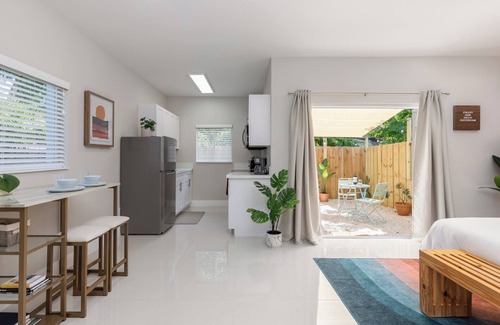 Buena Vista Apartment | Chic Deco Hideaway w/King Bed