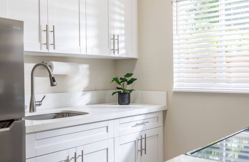 Buena Vista Apartment | Chic Deco Hideaway w/King Bed