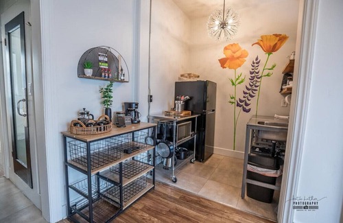 Downtown Apartment | Chic Getaway Downtown Hub Luxe Linens Near Transit