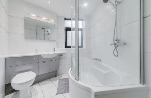 Barbican Apartment | Chic High Barbican Apt - Heart of London