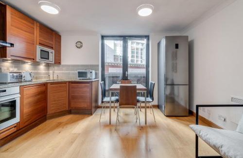 Barbican Apartment | Chic High Barbican Apt - Heart of London