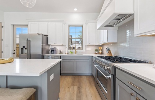 Lafayette House | - Chic Home - Walk to River Ranch - King Bed - A+ Location.