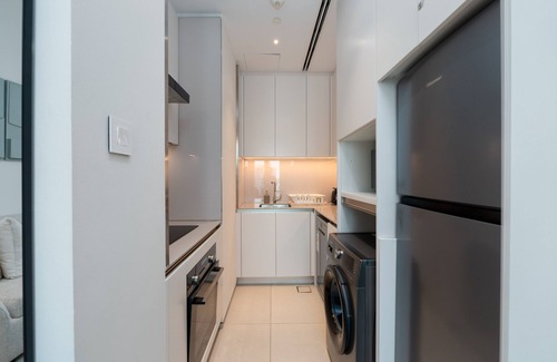 Jebel Ali Apartment | Chic Minimalist 1BR in Address JBR