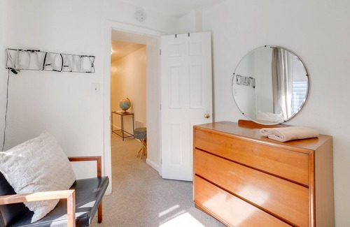 Millvale Apartment | Chic Pittsburgh Townhome w/ Private Deck!