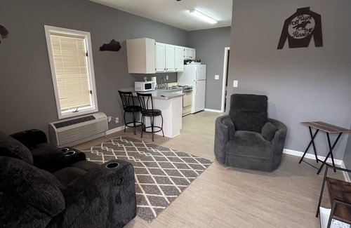 Highview Apartment | Chic studio in terrific Louisville with AC, WiFi