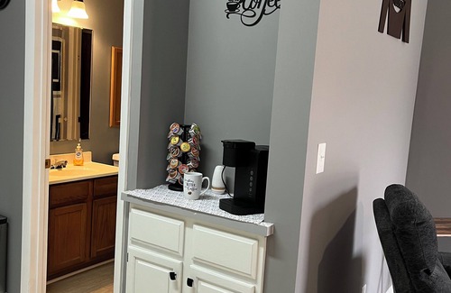 Highview Apartment | Chic studio in terrific Louisville with AC, WiFi