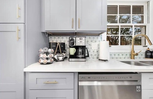 Matthews House | Chic, stylish, Matthews, 20 mins to uptown, fenced yard, kid friendly