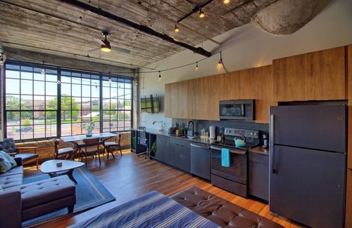 Midtown Hotel | Chic Ultramodern Studio Loft w/Designer Features