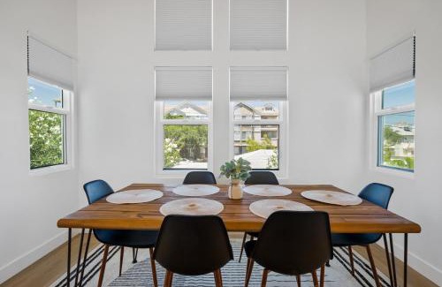 Camelback East House | Chic Uptown Phoenix Home - Pool Table & Perfect Location