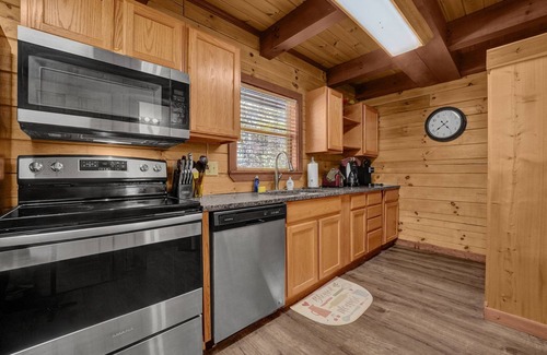 Rockbridge Cabin | Chickadee Cabin (Hocking Hills area)