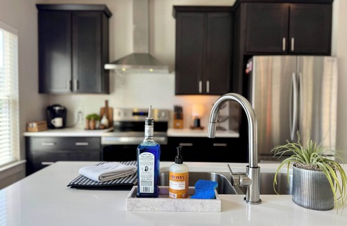 Athens House | Chicopee House ~ Your 4 bd, 3 bath, Athens Getaway 1-mile to Sanford Stadium!