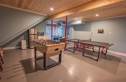 Benton Villa | Chilhowee Cabin | Ocoee Hot Tub Cabin Sleeps 10