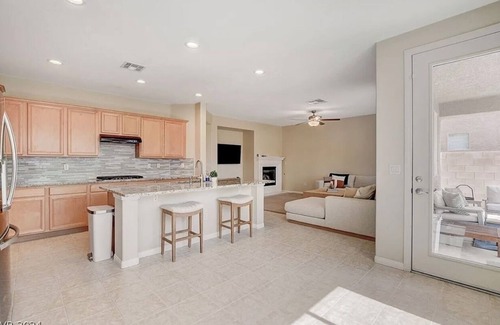 Enterprise House | Chill Charming 1or 2 PRIVATE BEDROOMS available -Stunning View