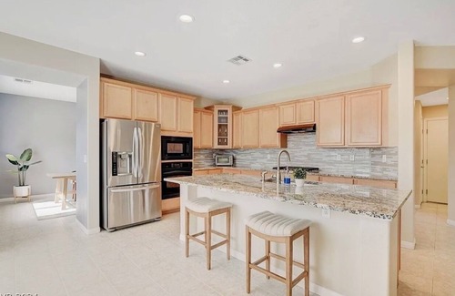 Enterprise House | Chill Charming 1or 2 PRIVATE BEDROOMS available -Stunning View