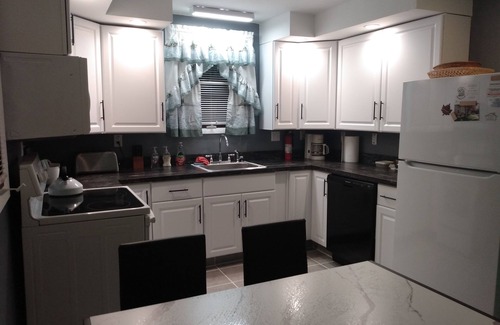 Wilmington House | Chimney Hill 15 mins to Mt Snow, Clubhouse w/indoor pool,nVAST trail up to house