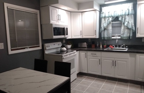 Wilmington House | Chimney Hill 15 mins to Mt Snow, Clubhouse w/indoor pool,nVAST trail up to house