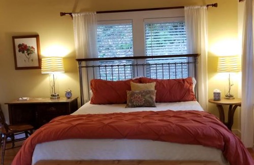 Willow Creek Hotel | China Creek Cottages