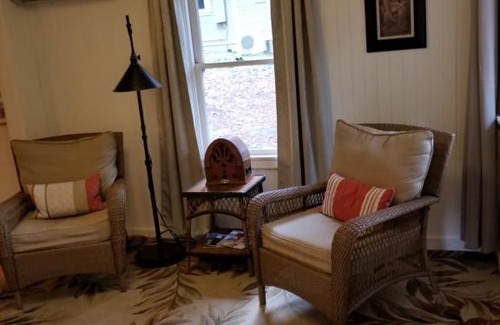 Willow Creek Hotel | China Creek Cottages