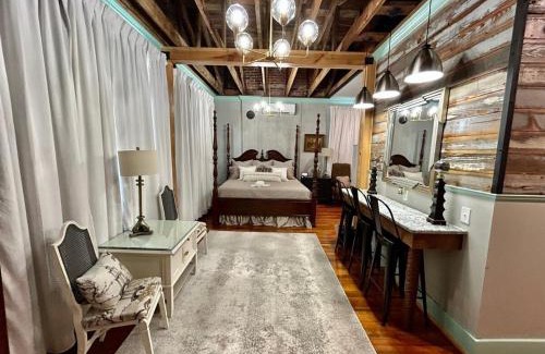 Carthage Hotel | Chipley's Squareview Inn