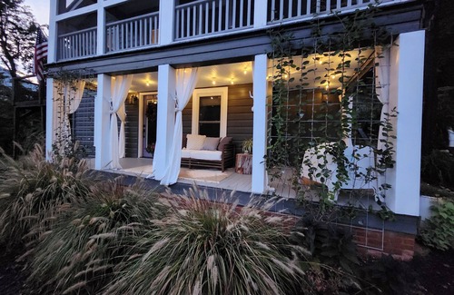 Chimney Rock House | Chow Phun Palace, it's cool, it's quirky and it's beautiful.book today!