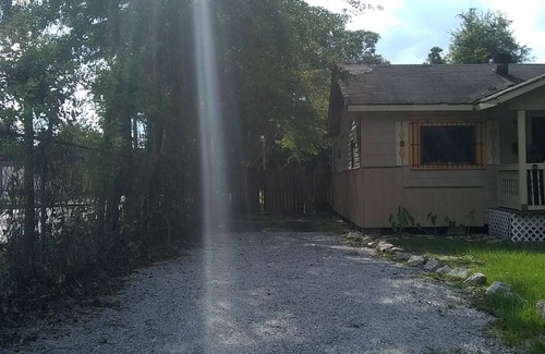 Mobile Apartment | Chris studio 1 kitchenette AC and WiFi in fabulous Mobile