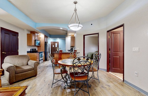 Wisconsin Dells Condo | Chula Vista condo with jetted tub, on-site golf, & fireplace - great location