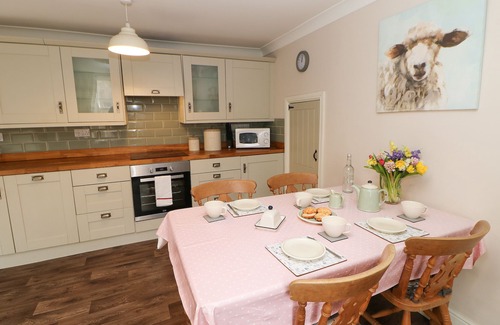 Barnard Castle Cottage | CHURCH COTTAGE, pet friendly, with open fire in Barnard Castle