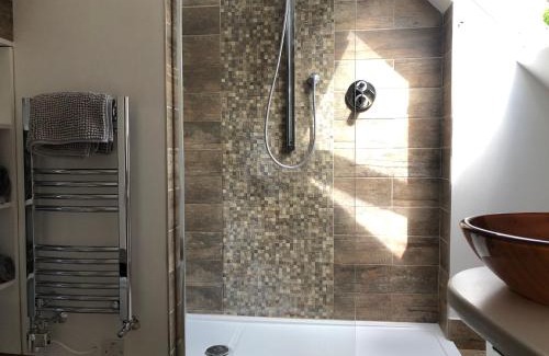 Hatherleigh House | Church View - c. 1750 cosy character cob cottage.