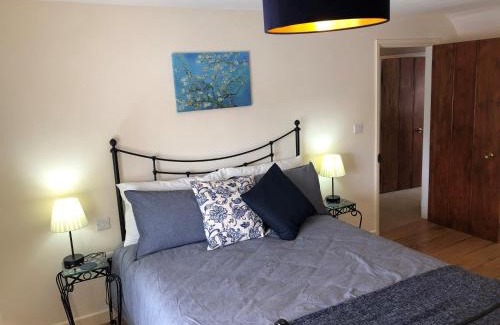 Hatherleigh House | Church View - c. 1750 cosy character cob cottage.